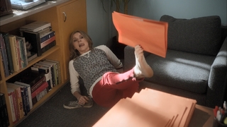 Sarah Chalke feet photo thumbnail