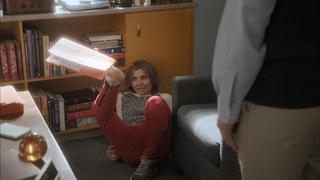 Sarah Chalke feet photo thumbnail