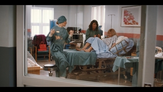 Sarah Chalke feet photo thumbnail