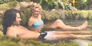 Sarah Chalke feet photo thumbnail