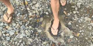 Sarah Chalke feet photo thumbnail