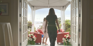 Sarah Chalke feet photo thumbnail