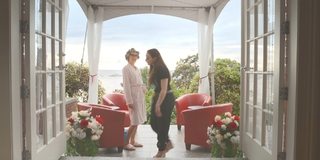 Sarah Chalke feet photo thumbnail