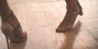 Sarah Chalke feet photo thumbnail