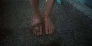 Sarah Chalke feet photo thumbnail