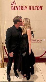 Sarah Chalke feet photo thumbnail