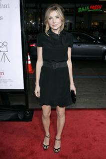 Sarah Chalke feet photo thumbnail