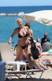 Sarah Connor feet photo thumbnail