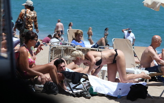 Sarah Connor feet photo thumbnail