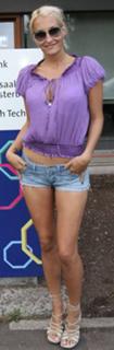 Sarah Connor feet photo thumbnail