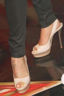Sarah Connor feet photo thumbnail