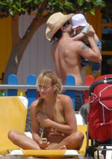 Sarah Connor feet photo thumbnail
