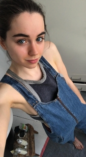 Sarah Desjardins feet photo thumbnail