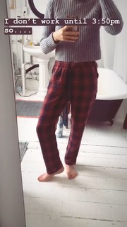 Sarah Desjardins feet photo thumbnail