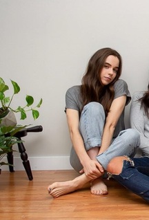Sarah Desjardins feet photo thumbnail