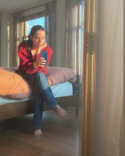 Sarah Desjardins feet photo thumbnail