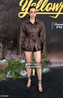 Sarah Desjardins feet photo thumbnail