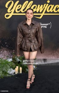 Sarah Desjardins feet photo thumbnail
