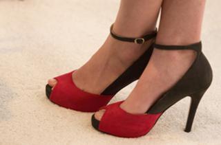 Sarah Drew feet photo thumbnail