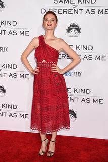 Sarah Drew feet photo thumbnail