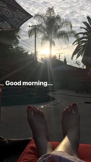 Sarah Drew feet photo thumbnail