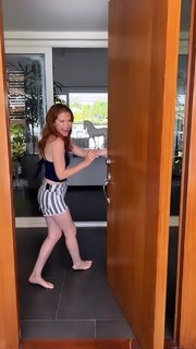 Sarah Drew feet photo thumbnail