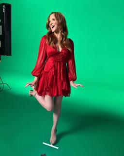 Sarah Drew feet photo thumbnail