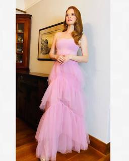 Sarah Drew feet photo thumbnail