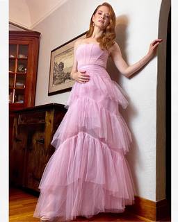 Sarah Drew feet photo thumbnail