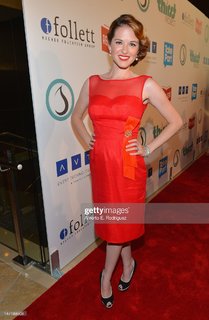 Sarah Drew feet photo thumbnail