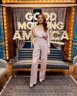 Sarah Drew feet photo thumbnail