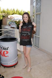 Sarah Drew feet photo thumbnail