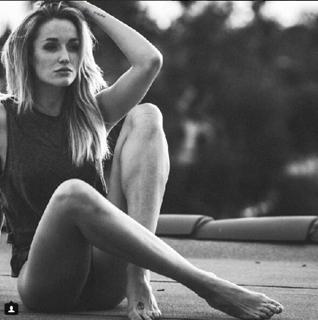 Sarah Dumont feet photo 2