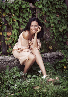 Sarah Edmondson feet photo 8
