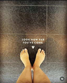Sarah Edmondson feet photo 6