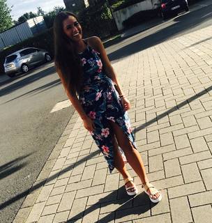 Sarah Engels feet photo thumbnail