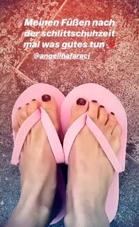 Sarah Engels feet photo thumbnail