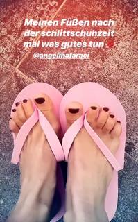 Sarah Engels feet photo thumbnail