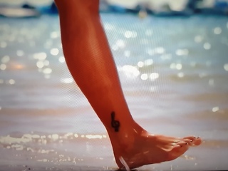 Sarah Engels feet photo thumbnail