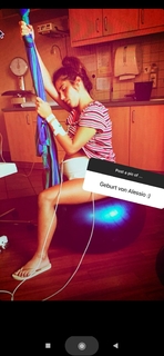 Sarah Engels feet photo thumbnail