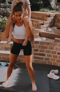 Sarah Engels feet photo thumbnail