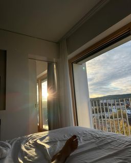 Sarah Engels feet photo thumbnail