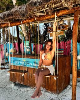 Sarah Engels feet photo thumbnail