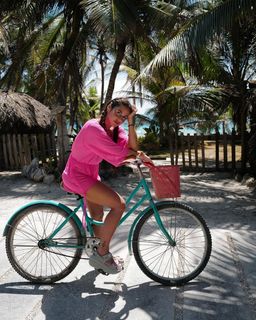 Sarah Engels feet photo thumbnail