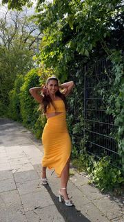 Sarah Engels feet photo thumbnail