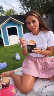 Sarah Engels feet photo thumbnail