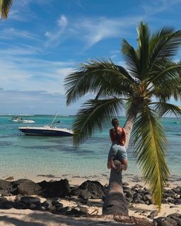 Sarah Engels feet photo thumbnail