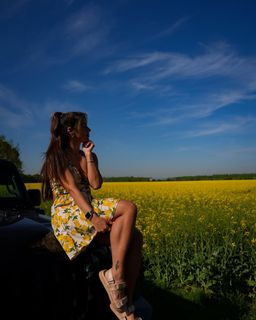 Sarah Engels feet photo thumbnail