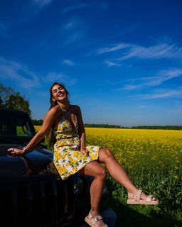 Sarah Engels feet photo thumbnail