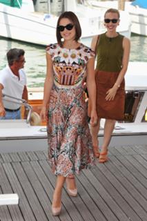 Sarah Gadon feet photo thumbnail